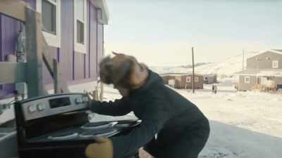 - ♪ hold it up ♪ - North of North