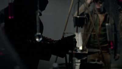 Hold this with your
right hand. Yes. - Leonardo