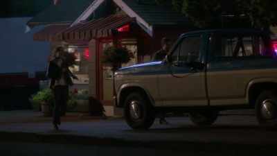 - Holden: Go, go... go, go!
- (Charlie laughing) - Beyond