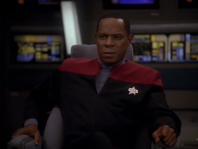 Holding position at ten kilometres. - Star Trek: Deep Space Nine
