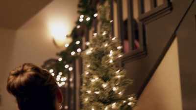 Holly, Holly, wait, wait. - A Match Made at Christmas