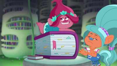 [ Holly screams ] - Trolls: TrollsTopia