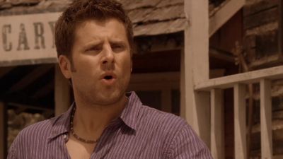 - Holy crap.
- He shot that guy. - Psych