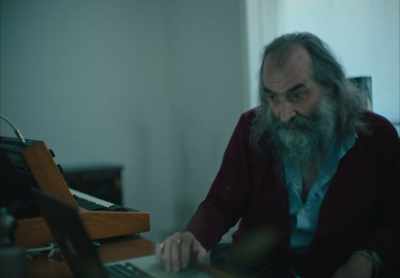 Holy, fucking shit!
Look at his desktop, Robbie. - This Much I Know to Be True
