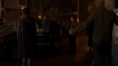 - Holy shit, you're alive.
(van doors closing) - The Strain