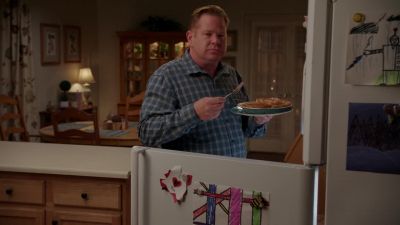 Hon, we shouldn't keep pie in here. - Crazy Ex-Girlfriend