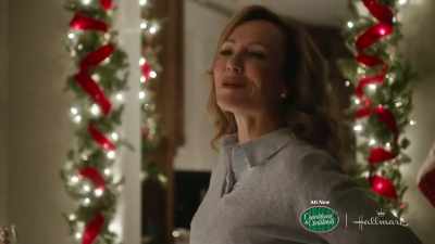 Honey, when are you gonna
believe anything is possible? - Lights, Camera, Christmas!