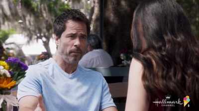 - Honey, I would love to help,
but the inn needs fixing up - Love in the Sun