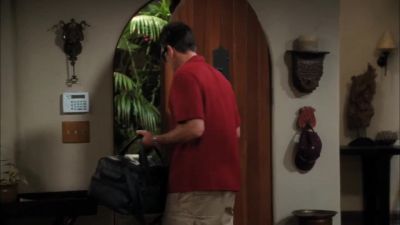 Honey, I'm home. - Two and a Half Men