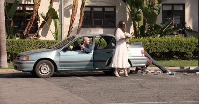 -Honey, it's okay. We should go.
-I'll be right there. - Grace and Frankie