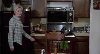- Honey, what do you want to see tonight? - Massage Parlor Murders!