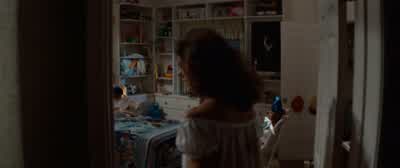 Honey, you're overfeeding them. - Poltergeist