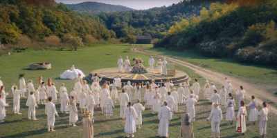 Honorable Turbeyon!
Please step forward. - Midsommar