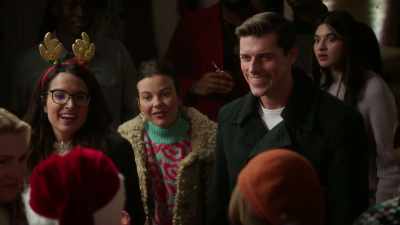 Hoo-hoo! Hey, everyone.
So, I know that this lovely - A Carol for Two
