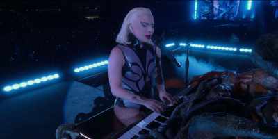 ♪ Hoo-hoo-hoo-hoo-hoo ♪ - Gaga Chromatica Ball