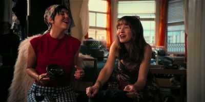 -Hootie?
-[car horn honks] - Girlboss