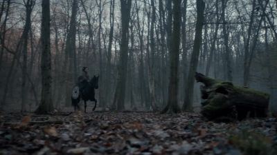 [hooves clomping] - The Last Kingdom