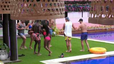 HOP, TWO THREE, FOUR, FIVE, SIX,
SEVEN. - Love Island