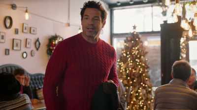 Hope you are as charmed
by Amanda as I was. - Ms. Christmas Comes to Town