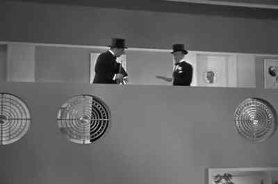 - Horace, here's a telegram for you.
- For me? - Top Hat