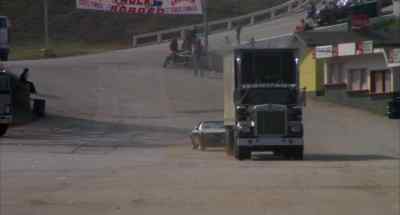(HORN BLARES, CROWD CHEERS) - Smokey and the Bandit