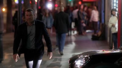 [horn blares, tires screech] - Ray Donovan