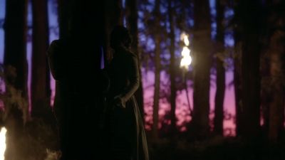 (horn blares) - The Vampire Diaries
