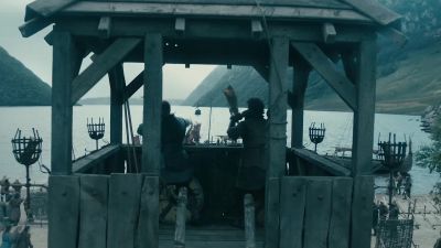 - [horn blaring]
- [man 1] A ship in the harbor! - Vikings