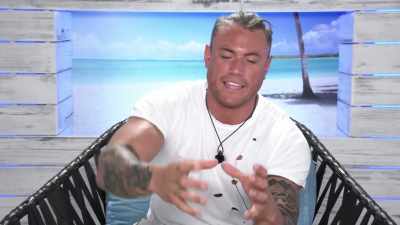 (HORN BLARING) - Love Island