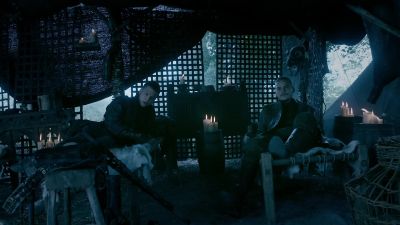 - [horn blowing]
- [laughs] - Vikings