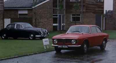 (HORN HONKING) - Here We Go Round the Mulberry Bush
