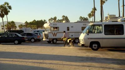 (horn honking, tires squealing) - NCIS: Los Angeles
