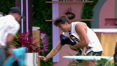 HORRIBLE PARENTING. - Love Island