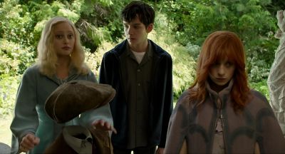 - (horse whinnies)
- (flies buzzing) - Miss Peregrine's Home for Peculiar Children