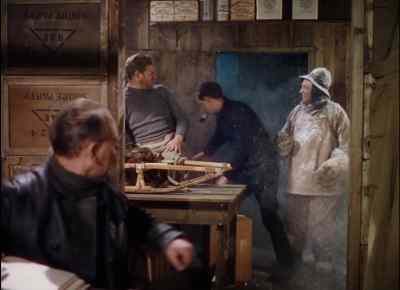 - Hot char anywhere?
- Oh, shut that door, Birdie! - Scott of the Antarctic