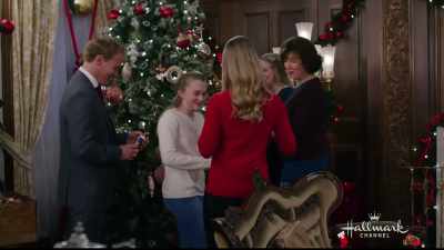 - Hot chocolate?
- Oh, honey, thank you. - Christmas at the Palace