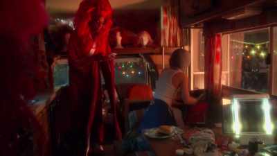 ♪ Hot fire, nonstop ♪ - AJ and the Queen