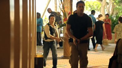 Hotel security cameras show - Hawaii Five-0