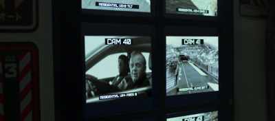 HOUSE: Two vehicles
are requesting entry. - Archive