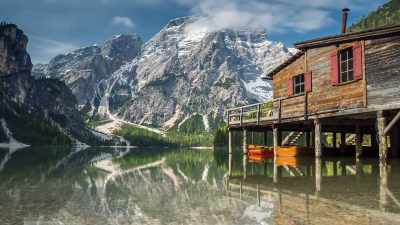 Houses built on stilts, located in marshland - Ancient Engineering