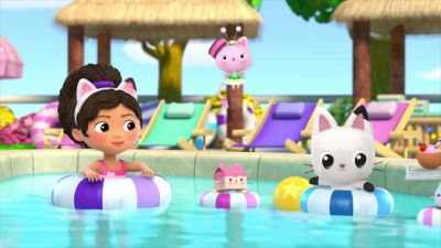 How about a fruity smoothie while you relax? - Gabby's Dollhouse