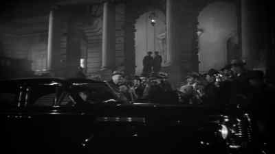 How about a statement,
lady? Did you love him? - Out of the Fog