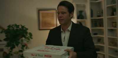 ♪ How about pizza
pies, Italian music ♪ - Maximum Truth
