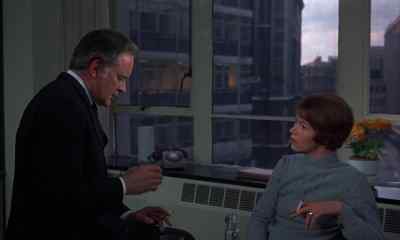 - How am I going to tell her?
- She doesn't know about the sack? - Sunday Bloody Sunday