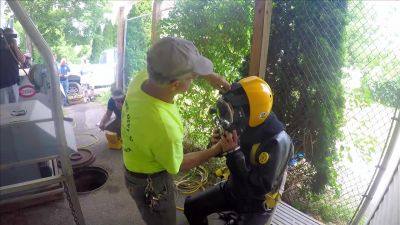 -How are you breathing? - Good. - Sewer Divers