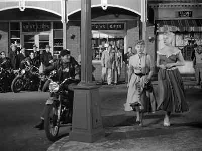 How are you doing, blondie?
Hey, baby. Where you going? - The Wild One