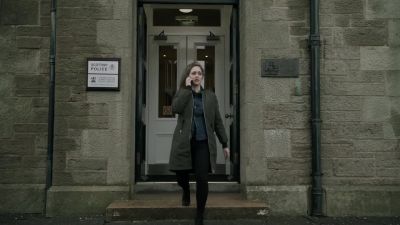 - How are you doing?
- I got something on Benson. - Shetland