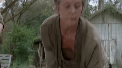 How are you gonna get the body over here? - The Walking Dead