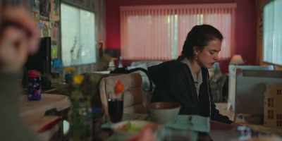 How are you gonna work?
Who's gonna watch Maddy? - Maid