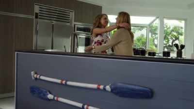 - How are you?
- Good, how are you, hon. - Dirty John